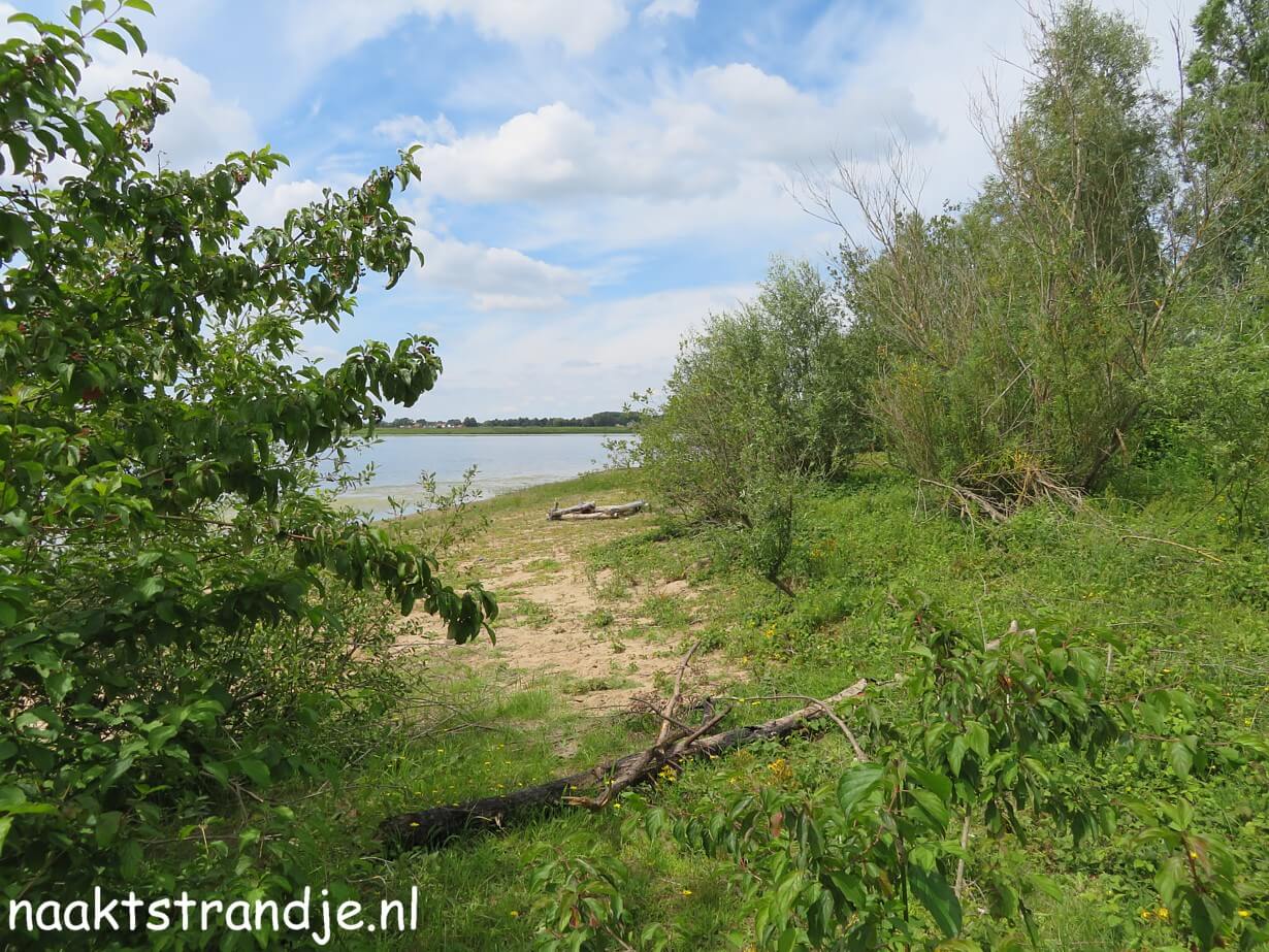Naaktstrandje
