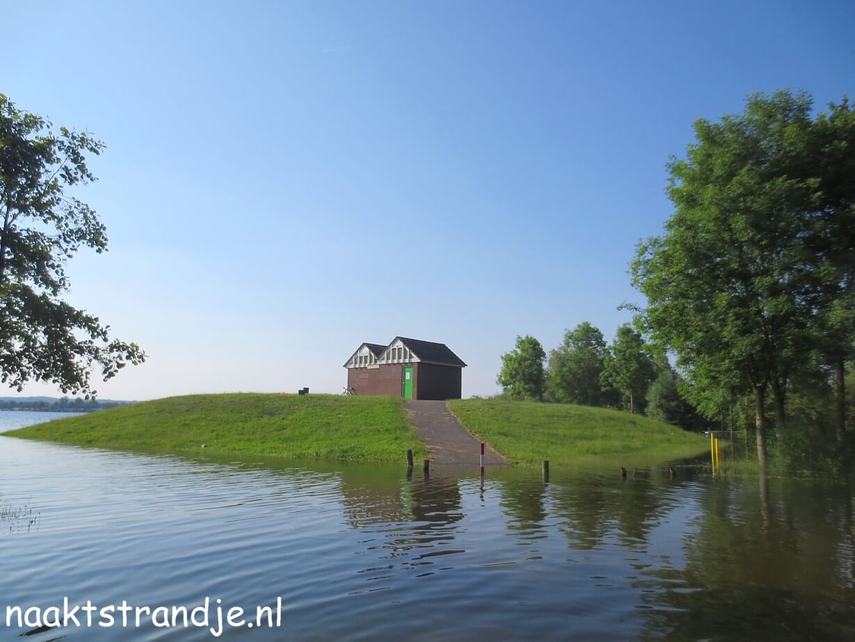 Naaktstrandje