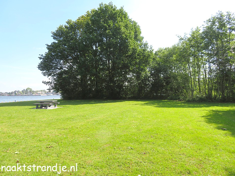 Naaktstrandje